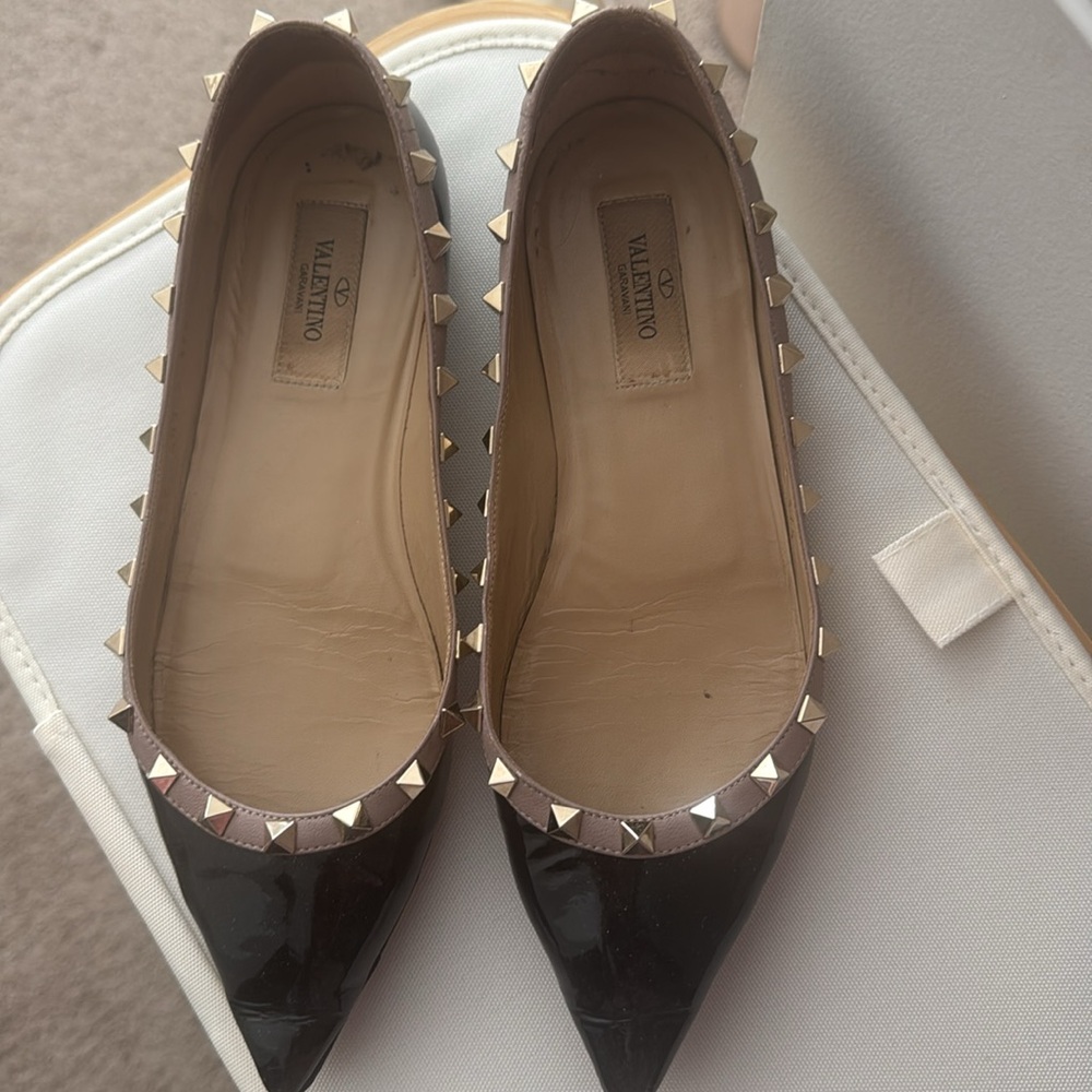 VALENTINO PATENT ROCKSTUD BALLET FLAT - Picture 3 of 6